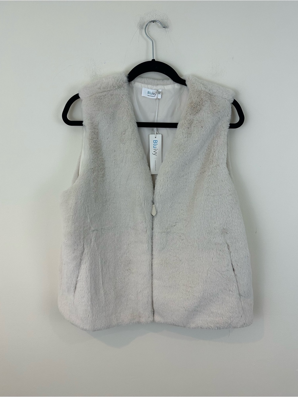 Bluivy Women's Cream Faux Fur Vest Zip Front Size Small NWT
